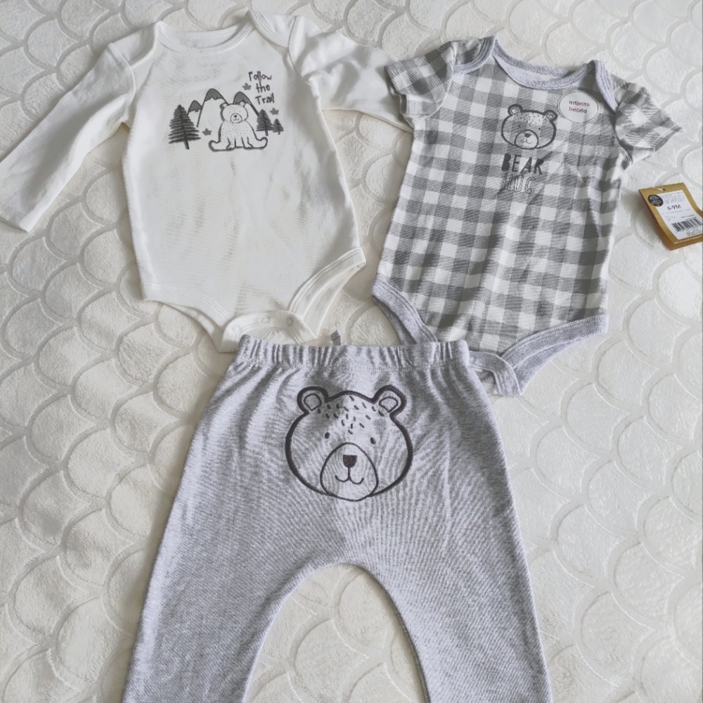 Canadiana 3pcs. Baby clothing set. Size 6-9 months